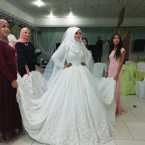 Meet your Posher, Monia